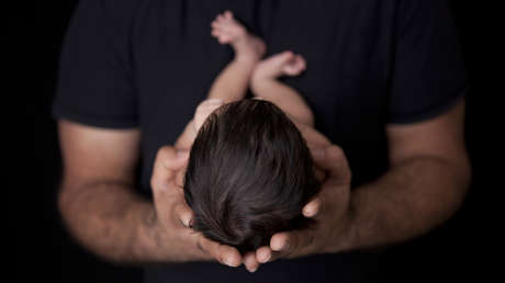 Un reconocido empresario tecnológico de EE.UU. suscita polémica al llamar "perdedores" a los hombres que toman licencia por paternidad