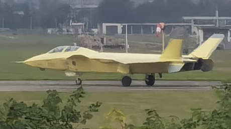 Revelan imágenes del que sería el primer avión de combate biplaza fabricado por China (FOTOS, VIDEO)
