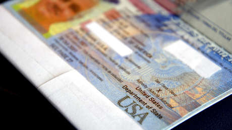 "Es liberador": un exmilitar recibe el primer pasaporte con marcador de género indefinido en EE.UU.