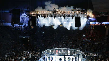 Luchador de MMA de 160 kilos cae inconsciente tras un golpe en un concurso de bofetadas (VIDEO)