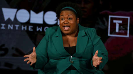 Una profesora afroamericana de una universidad en EE.UU. acusa a los blancos de estar "comprometidos a ser villanos"