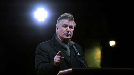 Alec Baldwin rompe su silencio tras matar accidentalmente a la directora de fotografía en un rodaje