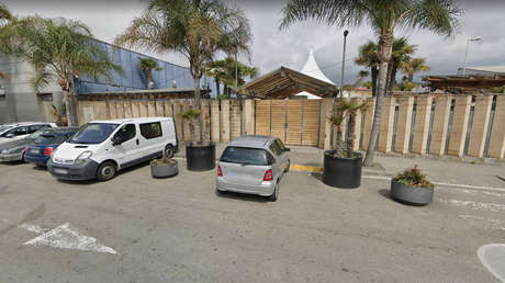 "Cuando bajes dos tonos de piel": una discoteca en España niega la entrada a una chica de Madagascar