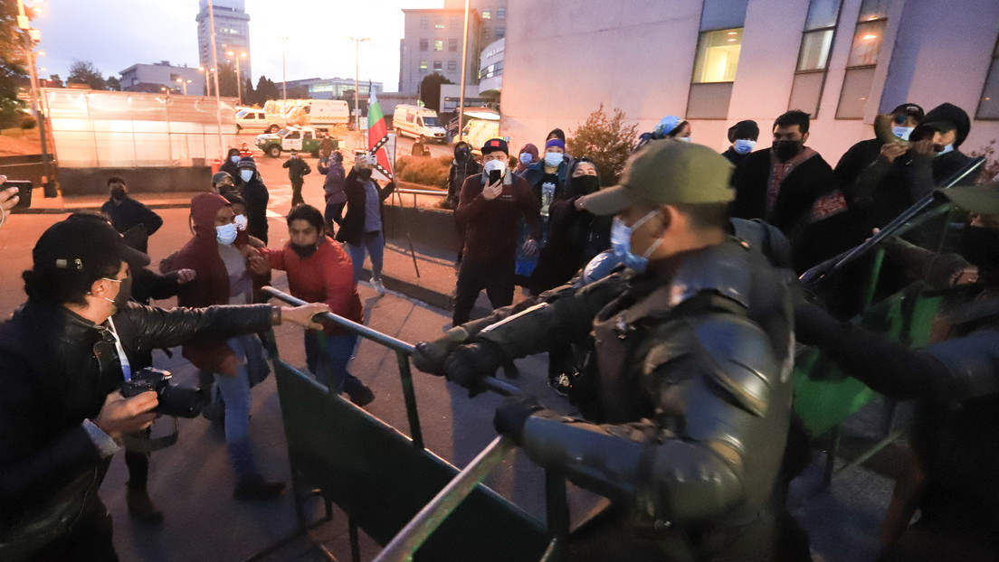 La muerte de un mapuche tras un operativo militar en Chile aviva las tensiones durante el estado de excepción: "Arderá lo que tenga que arder"