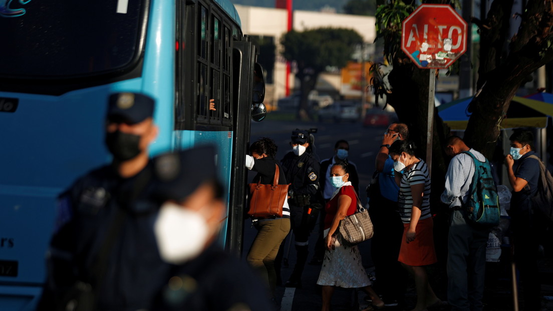 El FMI afirma que El Salvador debe "recalibrar" algunas de sus políticas económicas para alcanzar un acuerdo financiero