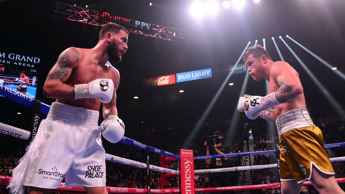 Presidente de la UFC apuesta 100.000 dólares a favor del 'Canelo' y es sorprendido viendo boxeo en pleno evento organizado por su compañía