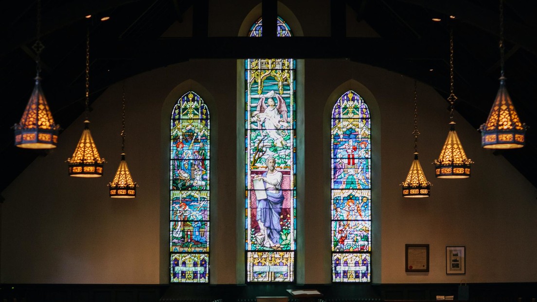 VIDEO: Un pastor cristiano somete en EE.UU. a un alborotador que agitaba un arma en pleno servicio religioso