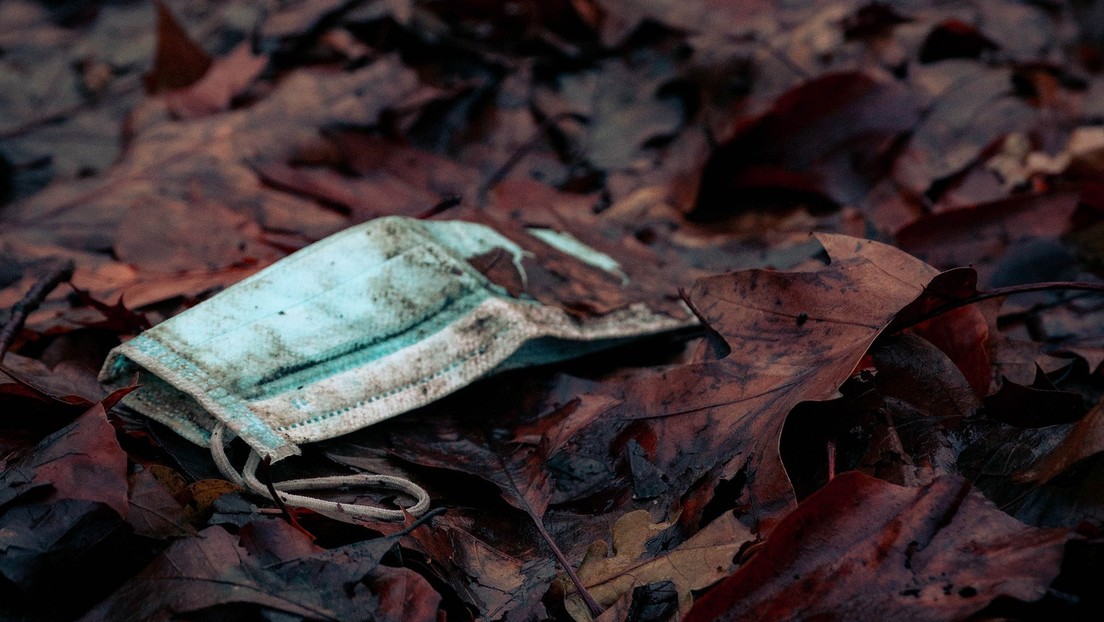 1.560 millones de mascarillas acabaron en los mares: la pandemia generó más de 8 millones de toneladas extra de residuos de plástico