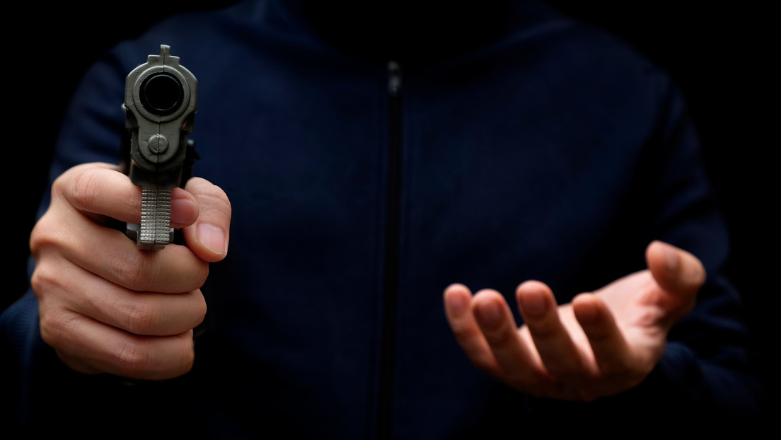 Un profesor chino recurre al kung-fu para desarmar a un ladrón, recrea el incidente y la grabación se hace viral