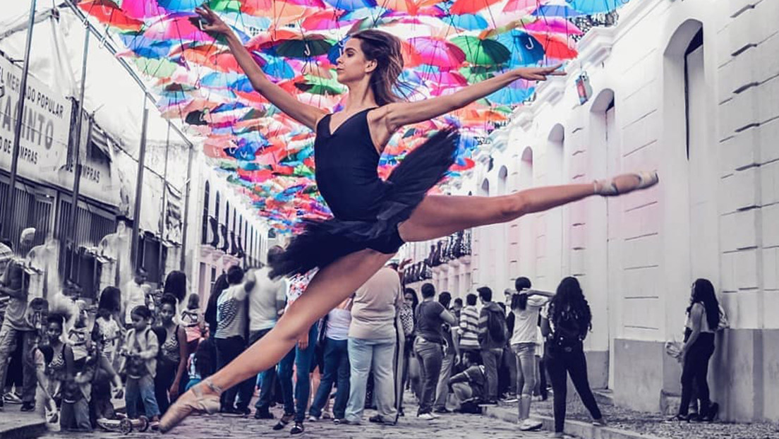 El fotógrafo venezolano que "saca la cámara donde nadie lo hace" y retrata a bailarinas en zonas populares de Caracas