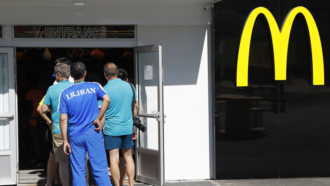 Una mujer califica los baños unisex de McDonald's de "comunistas" y desata un enfurecido debate en Brasil