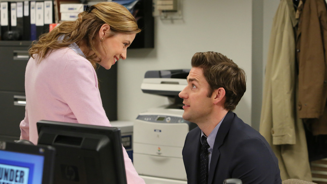 Revelan que el famoso romance entre los personajes de Jim y Pam en la serie 'The Office' estuvo cerca de tener un desenlace totalmente diferente