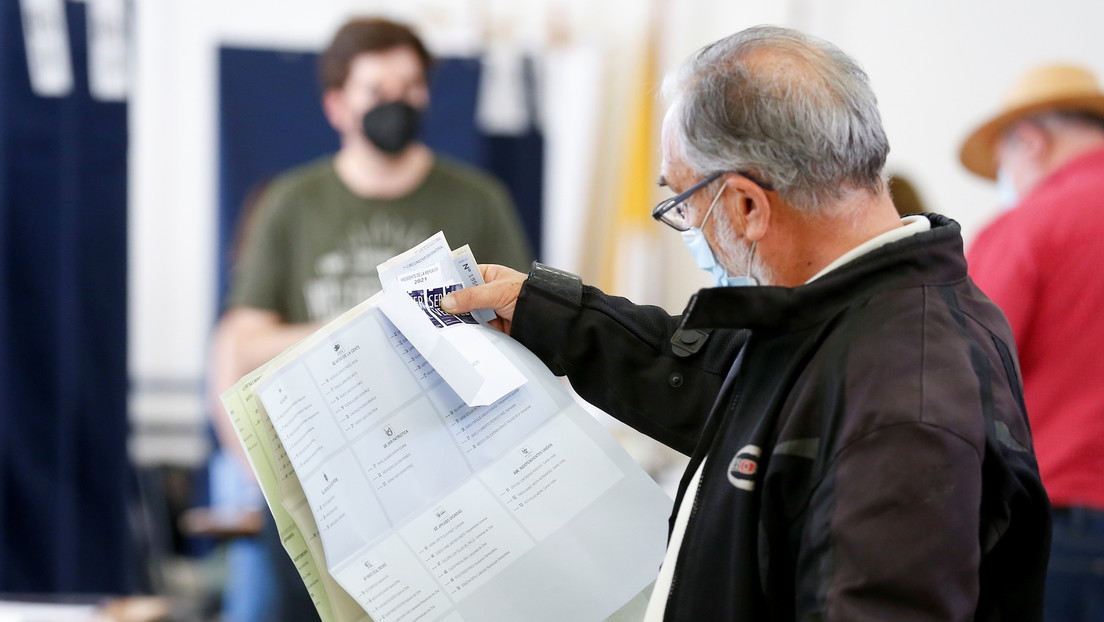 Empiezan a cerrar los colegios electorales en Chile en medio de una jornada decisiva