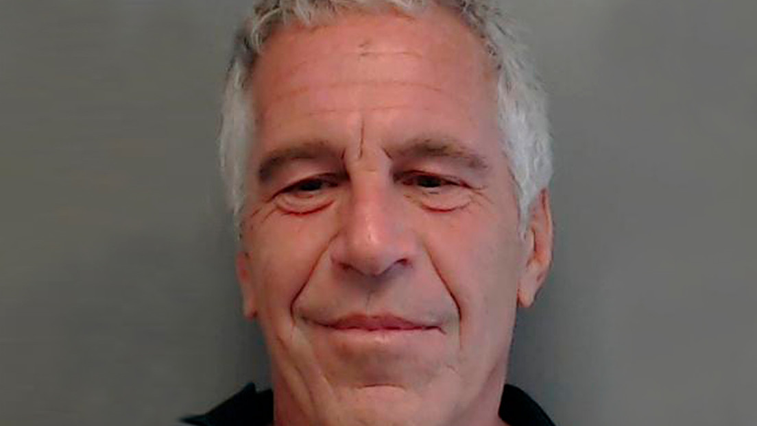 Revelan que el multimillonario Jeffrey Epstein afirmó ser demasiado "cobarde" para suicidarse semanas antes de su muerte en prisión