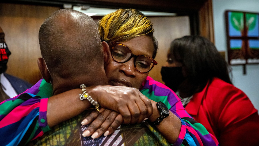 Declaran culpables a tres estadounidenses por el asesinato a tiros de un joven afroamericano mientras se ejercitaba