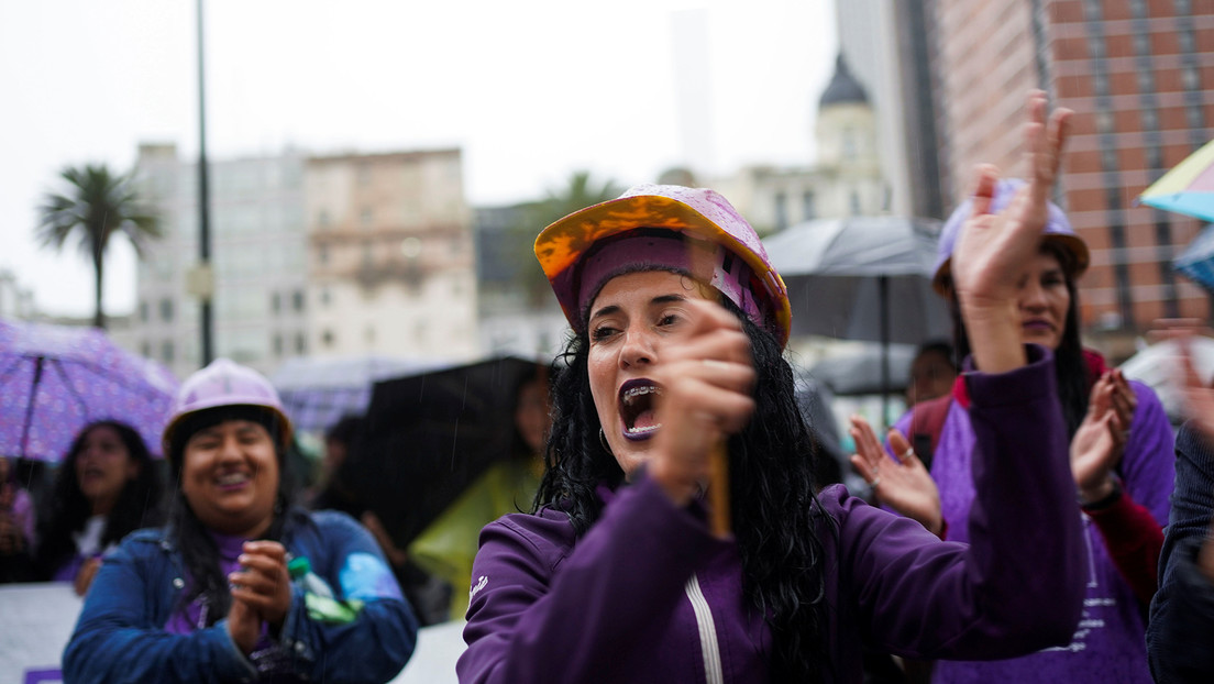 Sacerdote mexicano conocido como el 'Padre Pistolas' llama a las mujeres a ponerse a "hacer tortillas" en lugar de manifestarse por sus derechos