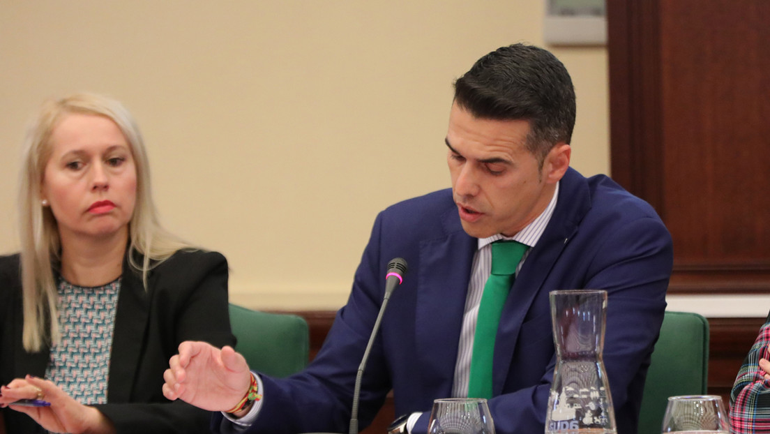 Así se defiende un portavoz de Vox de las acusaciones de machismo en España: "Hay mujeres de gran valía, casi tanto como la de los hombres" (VIDEO)