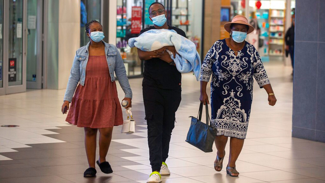 Mutaciones e incertidumbre: qué se sabe de la nueva variante del coronavirus que se ha reportado en varios países