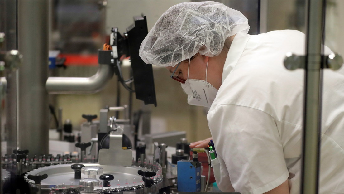 ¿Cómo las empresas farmacéuticas planean adaptar sus vacunas a la nueva "variante preocupante" Ómicron?