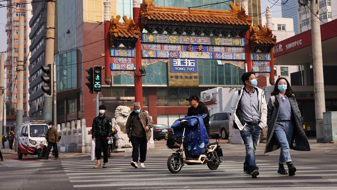 Un informe revela cuántos casos de covid-19 podría enfrentar China si lidiaría con la pandemia como EE.UU.