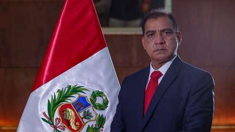 Congresistas peruanos exigen la salida del ministro del Interior tras celebrar una reunión social en su casa pese a estar prohibidas