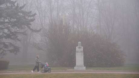 FOTOS: Una densa niebla cubre Moscú y provoca más de 200 cancelaciones y retrasos de vuelos