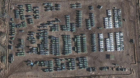 Medios de EE.UU. hablan del despliegue de tropas rusas cerca de Ucrania, pero tanto Moscú como Kiev lo niegan y lo tildan de "bulo" y "desinformación"