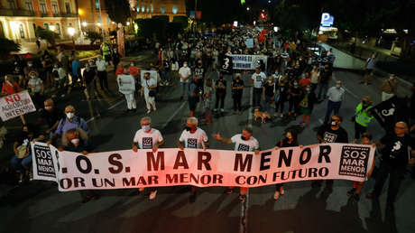 Enfrentamientos políticos en España por la recuperación del Mar Menor, mientras persisten las secuelas del desastre ecológico