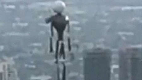 Descubren qué estaría detrás de los avistamientos de hombres con mochilas propulsoras sobre Los Ángeles y no es lo que se pensaba