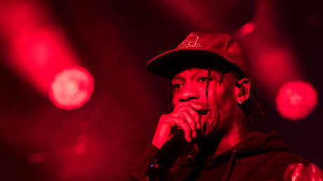 "Estoy absolutamente devastado": Travis Scott se pronuncia sobre la estampida que se produjo durante su actuación en el festival Astroworld
