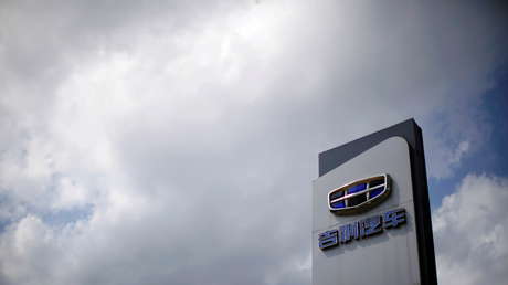 El gigante automovilístico chino Geely presenta un camión eléctrico que rivalizará con el Semi de Tesla