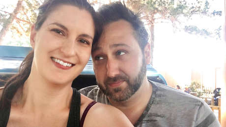 Gestan a la hija de otros padres y demandan a la clínica de reproducción asistida por confundir los embriones