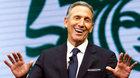 Ex director general de Starbucks hace una polémica referencia al Holocausto durante una reunión con empleados días antes de votación sindical