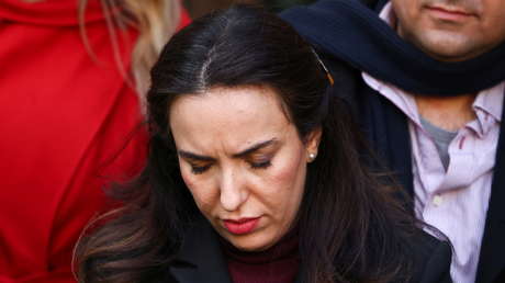 La prometida del fundador de WikiLeaks: A Assange le niegan el derecho de casarse para "quebrarlo psicológicamente"