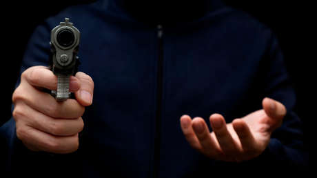 Un profesor chino recurre al kung-fu para desarmar a un ladrón, recrea el incidente y la grabación se hace viral