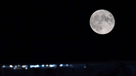 Revelan que la capa superior del suelo de la Luna contiene suficiente oxígeno para abastecer a 8.000 millones de personas durante 100.000 años