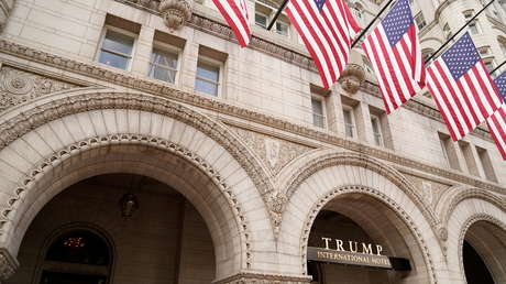 WSJ: Trump llega a un acuerdo para vender por 375 millones de dólares los derechos de su hotel en Washington (que ya no llevará su nombre)