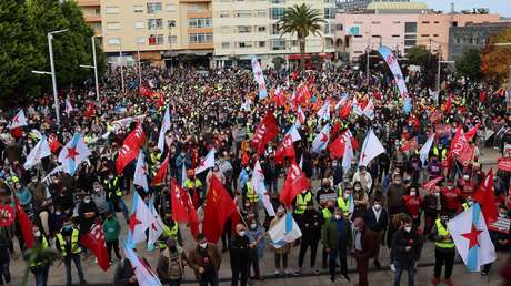 "Queremos trabajar y no emigrar": Por qué el posible cierre de dos fábricas amenaza el futuro de una comarca en el norte de España