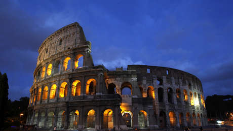 Dos turistas son multados con 900 dólares por colarse en el Coliseo de Roma para beber cerveza