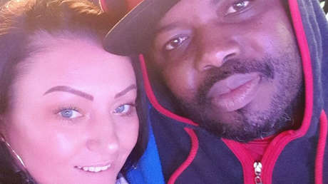 Una mujer cuyo marido murió a causa del covid-19 decide convertirse en enfermera tras ver la "compasión" que le mostraron en el hospital