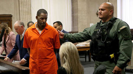 Un 'asociado' de R. Kelly es condenado a 8 años de prisión por incendiar el auto de una de las denunciantes del músico para acallarla