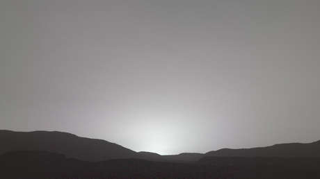 FOTO: El róver Perseverance capta con la cámara Mastcam-Z su primera puesta de sol en Marte, que destaca por un detalle inusual