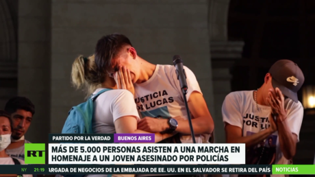 Más de 5.000 personas marchan en recuerdo de un joven asesinado por policías en Argentina