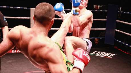 VIDEO: Un luchador de MMA se fractura la pierna al noquear a su rival