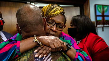 Declaran culpables a tres estadounidenses por el asesinato a tiros de un joven afroamericano mientras se ejercitaba