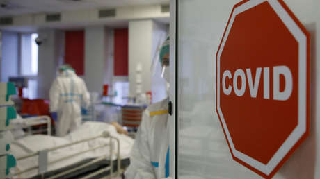 Muere un hombre que asistió a una fiesta organizada para infectarse con el coronavirus y obtener el pase sanitario