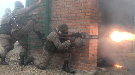 VIDEO: Un comando de marines rusos ataca un puesto de mando de un enemigo potencial durante un simulacro