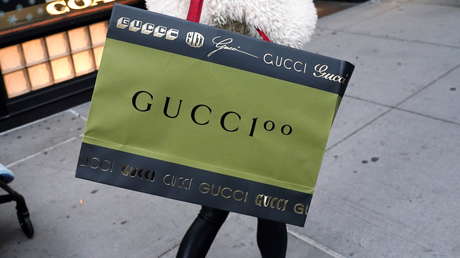 Ofrecen 30 prendas de Gucci a precio regalado (pero para conseguirlos deberán 'jugar a la búsqueda del tesoro')