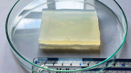 Desarrollan un material flexible como un caucho y duro como un vidrio a la vez