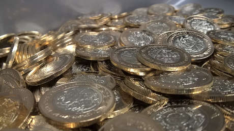 Historia de un empacador se hace viral tras pagar una deuda de unos 68 dólares con las monedas que recibió como propina en 8 meses de trabajo (FOTO)